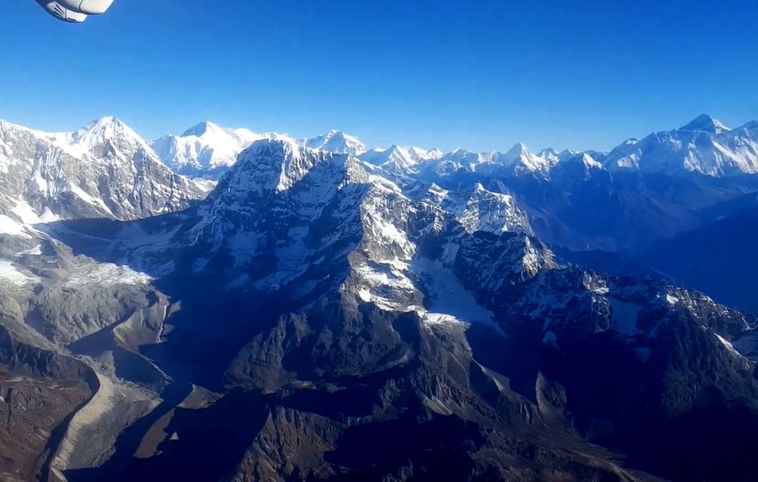 mountain-flight-in-nepal