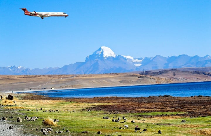 mountain-flight-to-mount-kailash