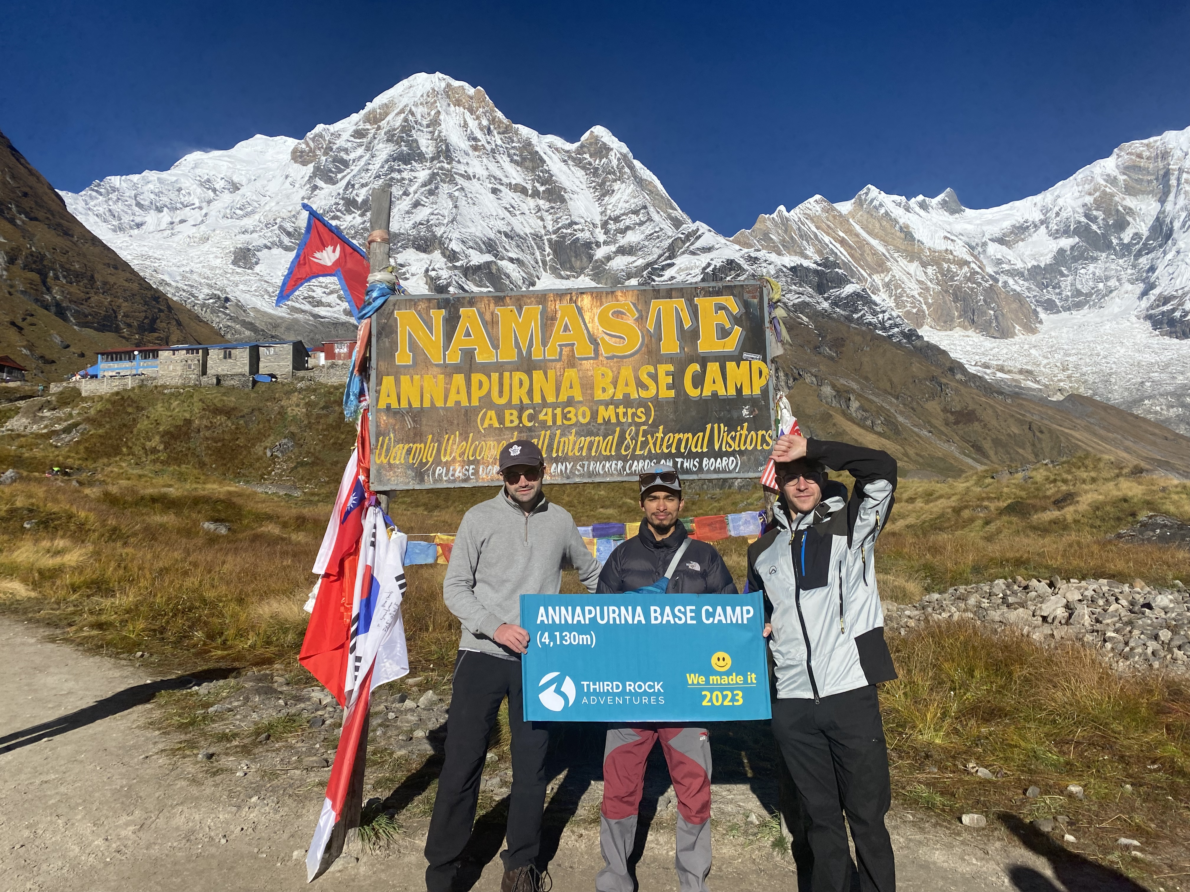 Annapurna-basecamp-with-clients