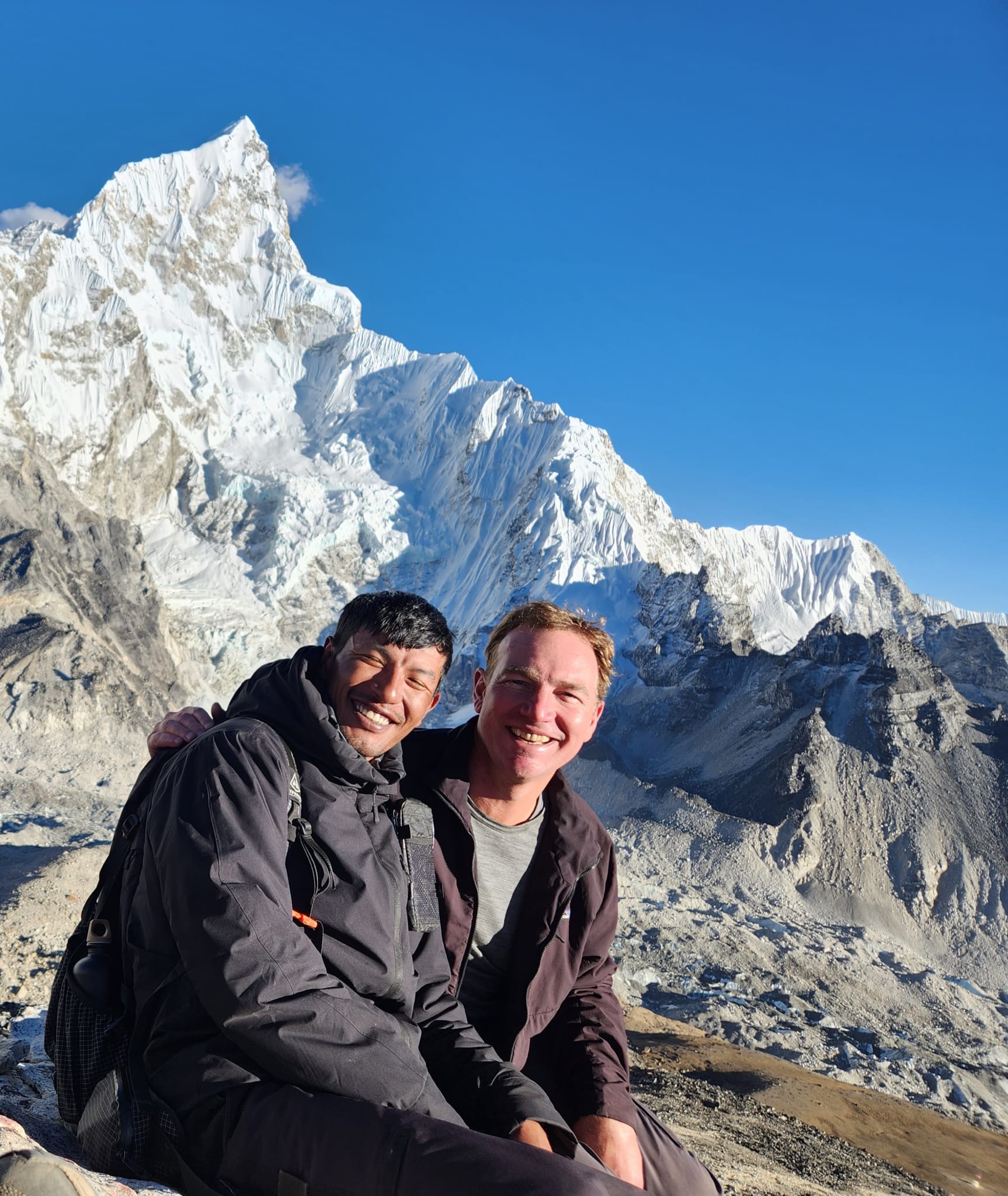 Parbe-tamang-with-client-in-everest